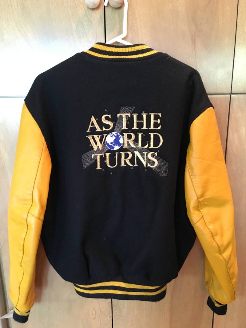 Original Seltene Vintage "Wie Die Welt Dreht" Seife Oper Jacke von PiperWrenFinds