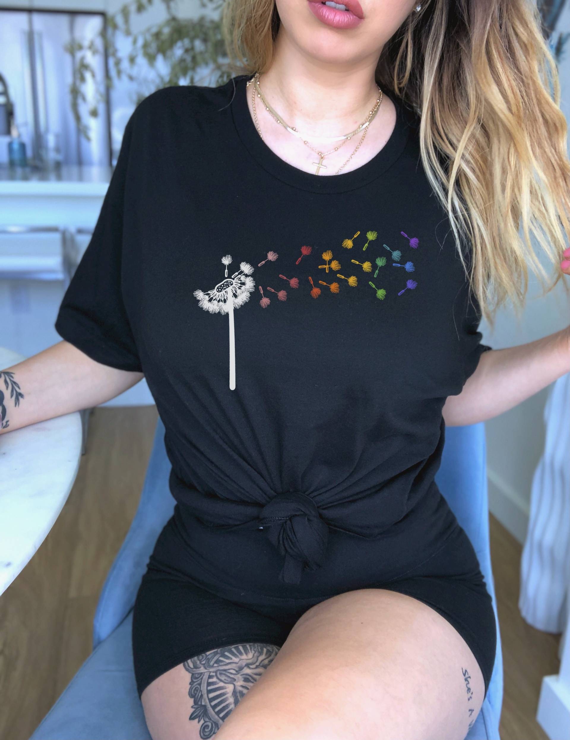 stolz Wildblumen Shirt, Gay Pride Löwenzahn T-Shirt, Regenbogen Tshirt, Subtiles Diskretes Geschenke stolz Wildblumen Shirt, Gay Pride Löwenzahn T-Shirt, Regenbogen Tshirt, Subtiles Diskretes Geschenke von PipingHotTees