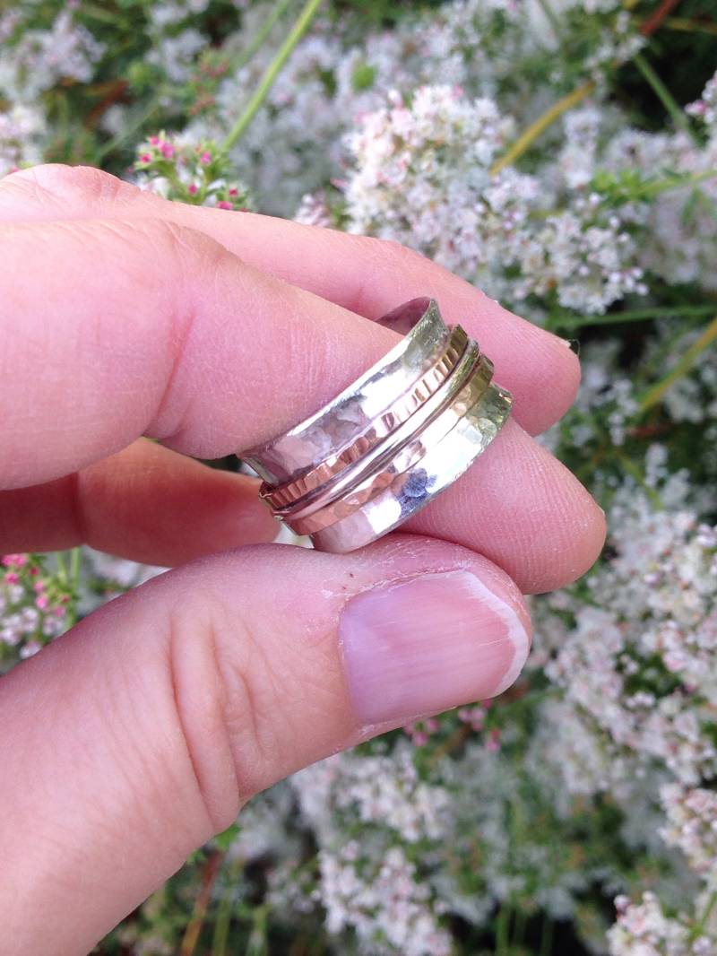 Spinnerring Mit Drei Bändern, Roségold Und Goldfill, Sterling Silber Größe 10 Oder 8 3/4 Spinnerring Mit Drei Bändern, Roségold Und Goldfill, Sterling Silber Größe 10 Oder 8 3/4 von PippiLane
