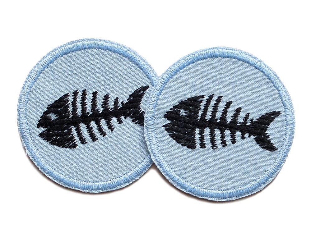 2 Fischskelett Jeansflicken Set, 5 cm, Fischgräten Flicken Zum Aufbügeln, Schwarzer Fisch Bügelbild Für Kinder 2 Fischskelett Jeansflicken Set, 5 cm, Fischgräten Flicken Zum Aufbügeln, Schwarzer Fisch Bügelbild Für Kinder von Piratenbande