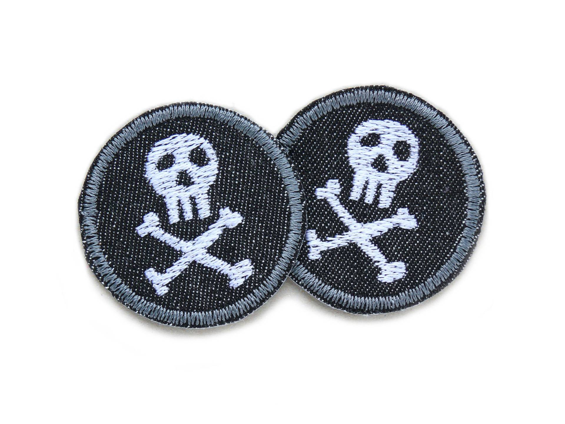 2 Mini Piraten Totenkopf Flicken Zum Aufbügeln, 4cm, Hosenflicken Aufnäher Aufbügeln von Piratenbande