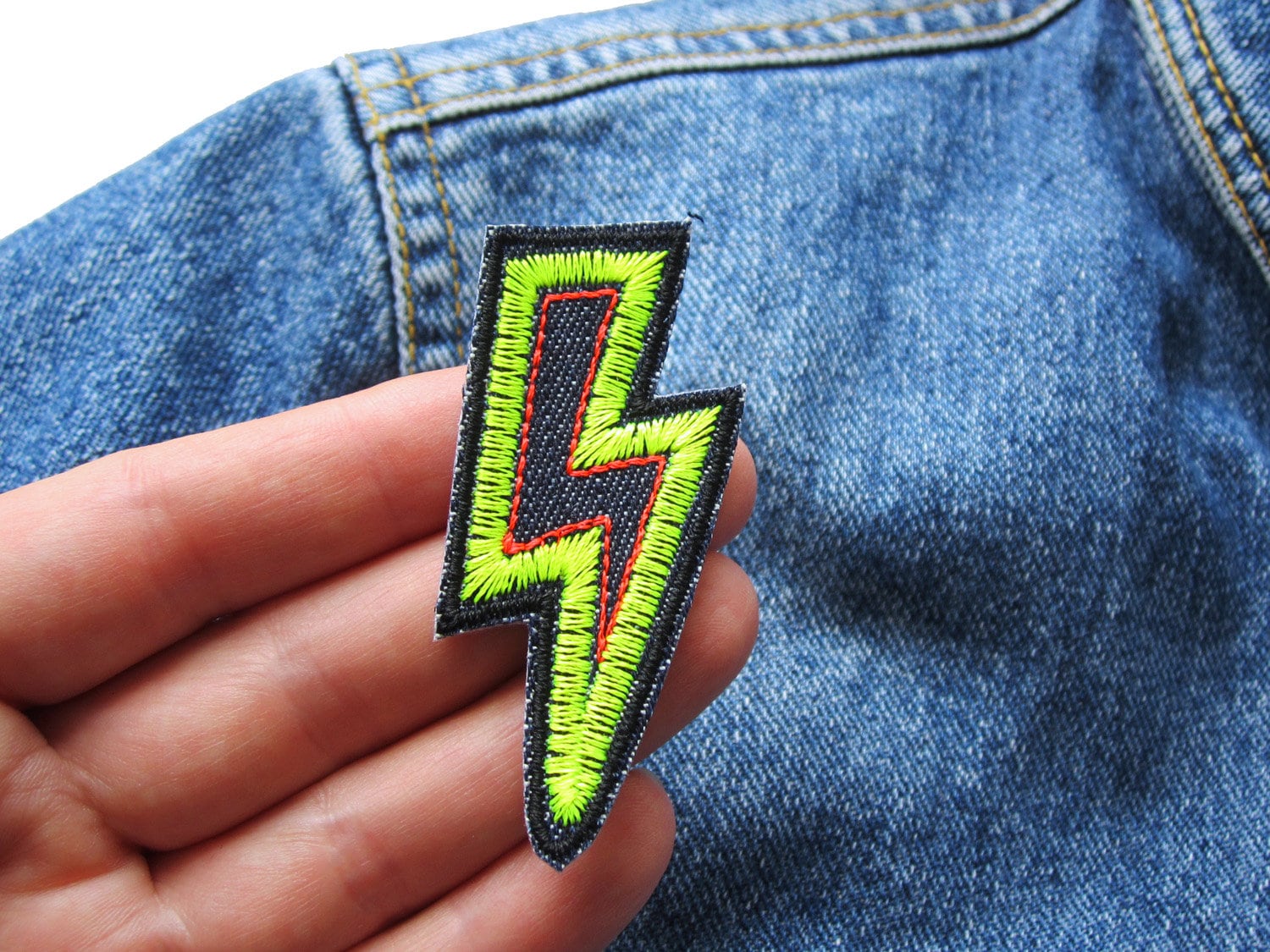 Blitz Patch Neon Gestickt, 6, 5 X 3 cm, Kleiner Retro Pfeil Aufnäher Zum Aufbügeln von Piratenbande