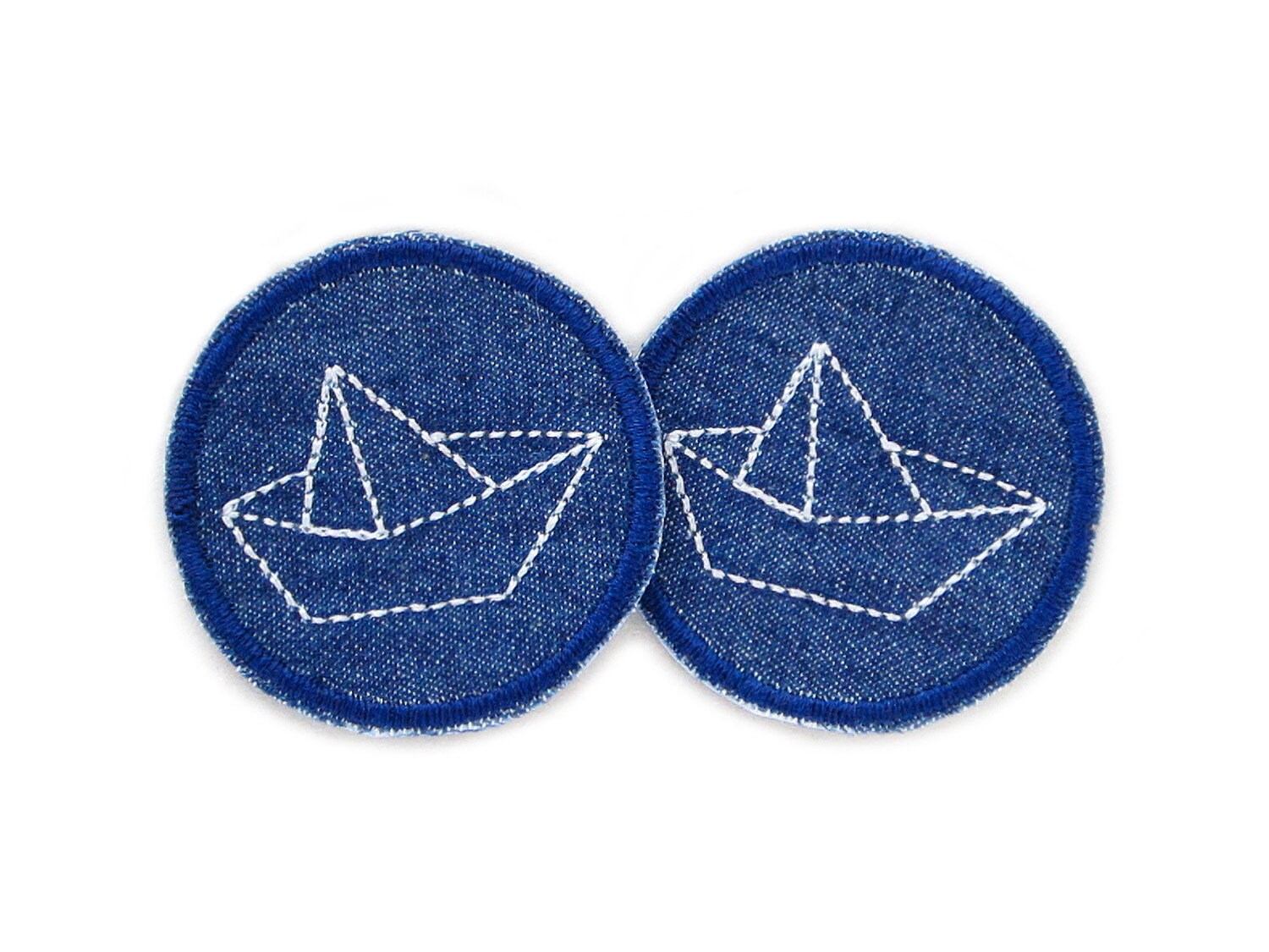 Bügelbild Papierschiffchen 2Er Set, 5 cm, Flicken Papierboot Schiff Gestickt, Maritime Hosenflicken Zum Aufbügeln von Piratenbande