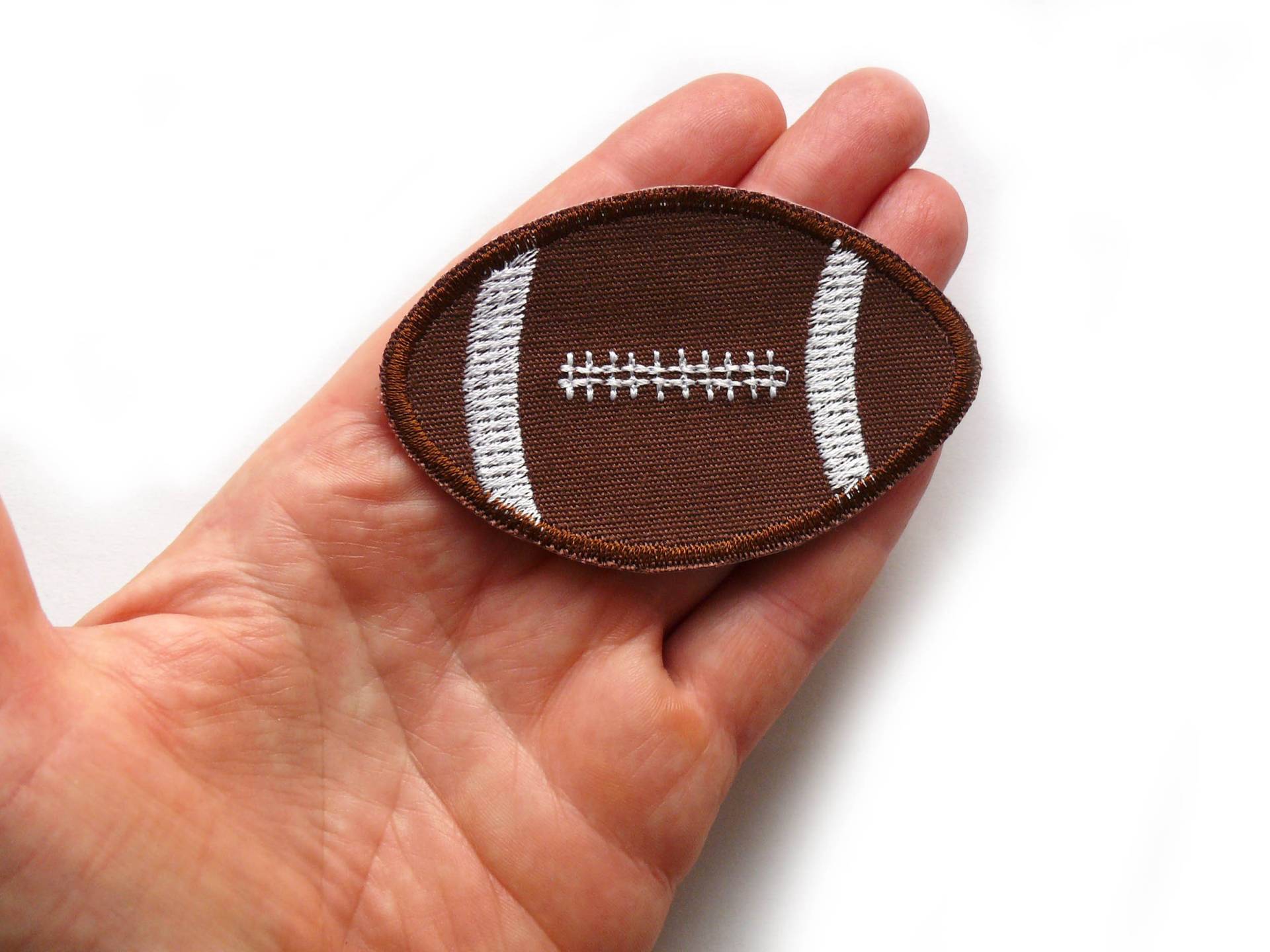 Football Patch Zum Aufbügeln, 8x5 cm, Aufnäher Gestickt Für Kinder & Erwachsene Football Patch Zum Aufbügeln, 8x5 cm, Aufnäher Gestickt Für Kinder & Erwachsene von Piratenbande