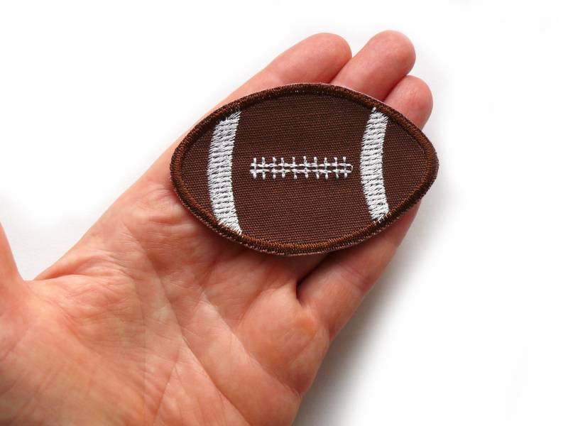 Football Patch Zum Aufbügeln, 8x5 cm, Aufnäher Gestickt Für Kinder & Erwachsene Football Patch Zum Aufbügeln, 8x5 cm, Aufnäher Gestickt Für Kinder & Erwachsene von Piratenbande