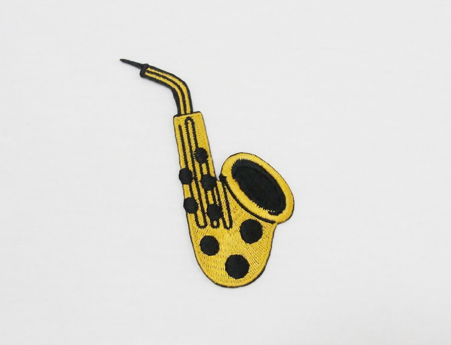 Aufnäher Saxophon Gestickte Applikation | 5.5 X 10 cm von Piratespatches