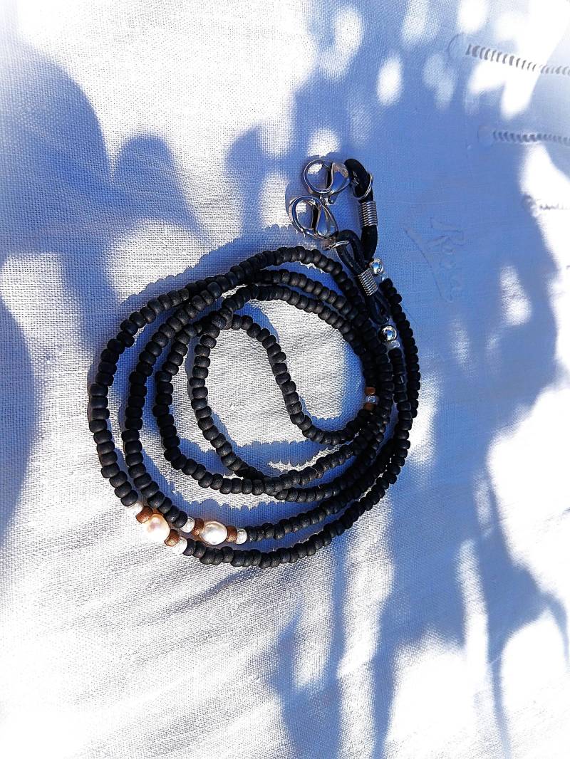 Edle Brillenkette - Schwarz Süsswasserperleperlen Maskenkette Rocailles Hippie Boho Saatperlenkette Miyuki Matt Modeschmuck Edle Brillenkette - Schwarz Süsswasserperleperlen Maskenkette Rocailles Hippie Boho Saatperlenkette Miyuki Matt Modeschmuck von Ammerseeperle