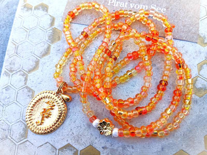 Perlenkette Mit Medaillon - Seepferdchen Blume Orange Weiss Gold Miyuki Ibiza von Ammerseeperle