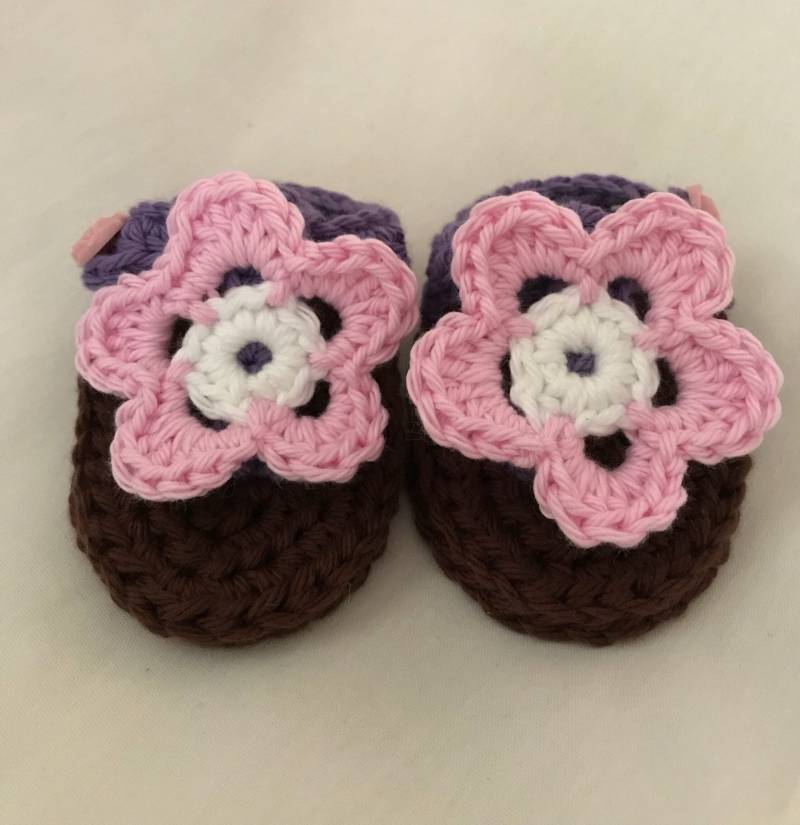 "Säuglingsmädchen Bloomin "Sandalen." von PitterPatterByMary