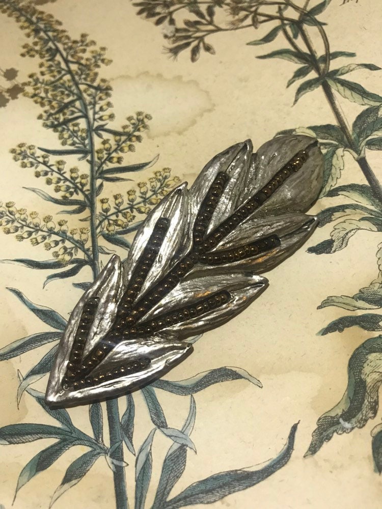 Marc Labat - Brosche Vintage Französisch Designer 1980 Feder Blech Silber Und Perlen Geschenk Pittsbroc von PittsBroc