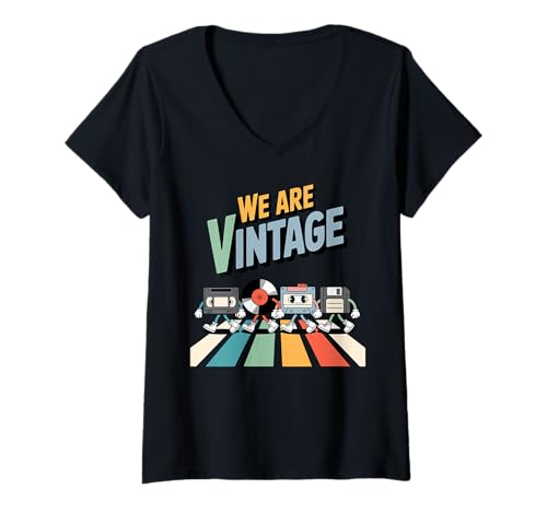 Damen We Are Vintage Kassette Vinyl Floppy Crosswalk Crew T-Shirt mit V-Ausschnitt Damen We Are Vintage Kassette Vinyl Floppy Crosswalk Crew T-Shirt mit V-Ausschnitt von Pixel Parade Co