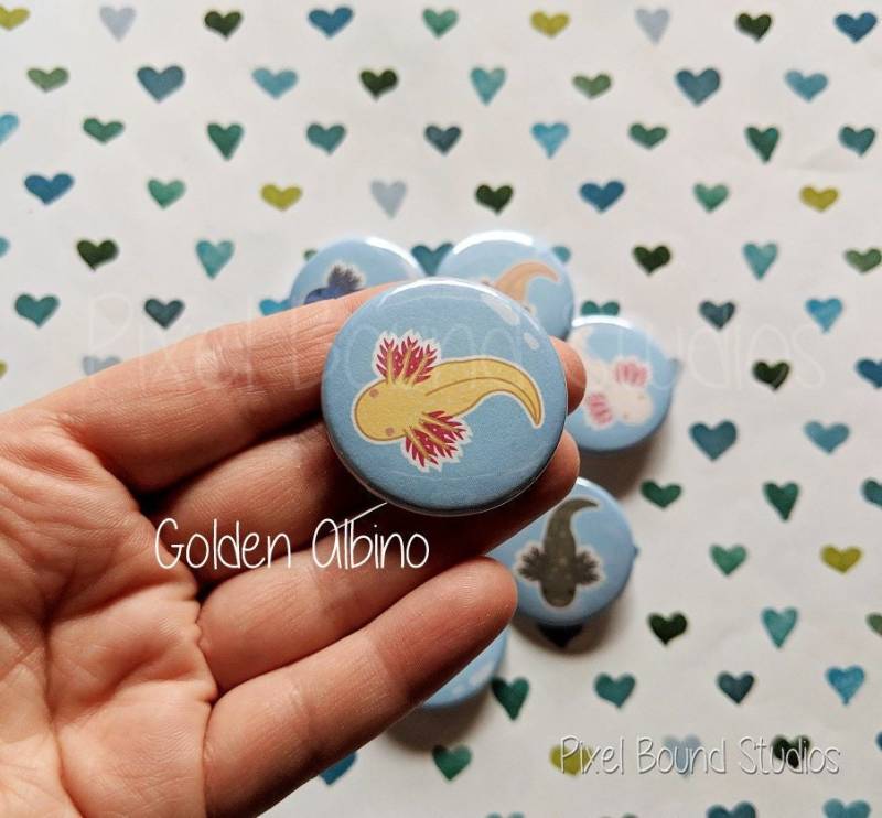 Chibi Axolotl Egg 3, 8 cm Buttons von PixelBoundStudios
