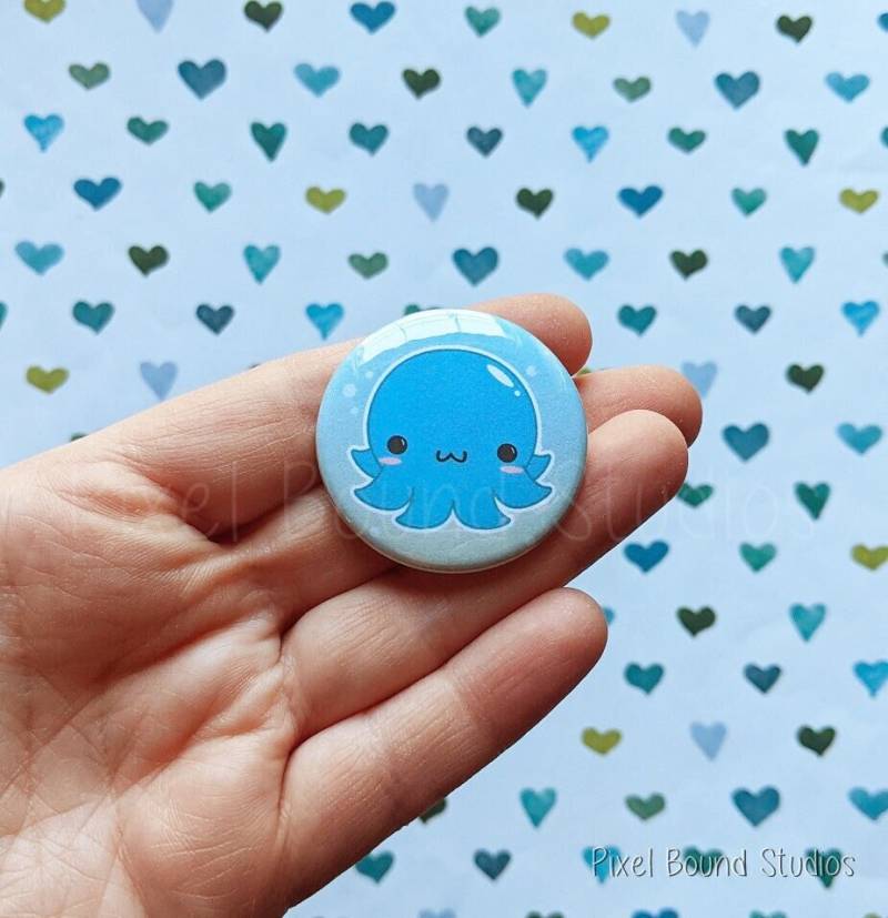 Chibi Cute Oktopus Kunst 1, 5 Inch Button von PixelBoundStudios