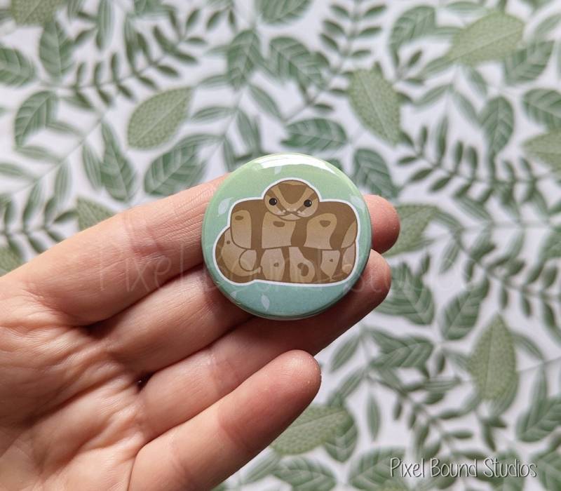 Chibi Niedliche Ball Python Schlange 1, 5 Zoll Knopf von PixelBoundStudios