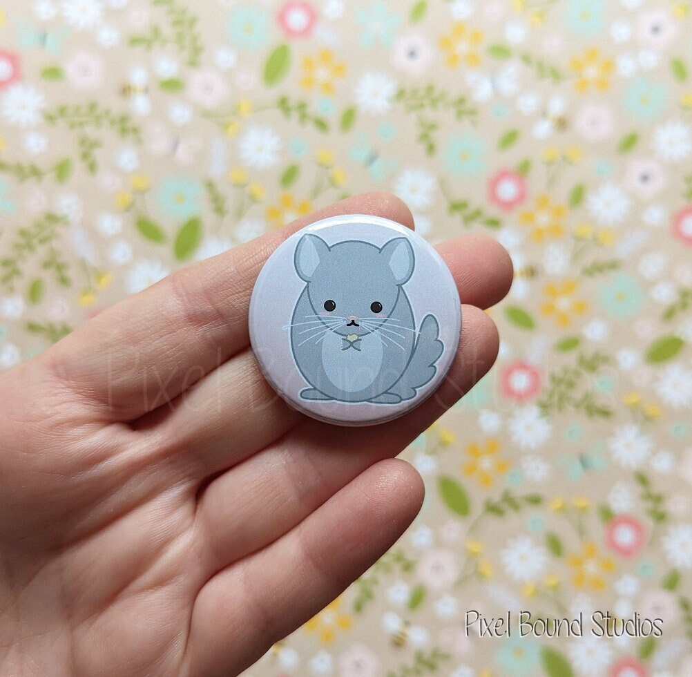 Chibi Süßer Chinchilla Baby Kunst Button von PixelBoundStudios