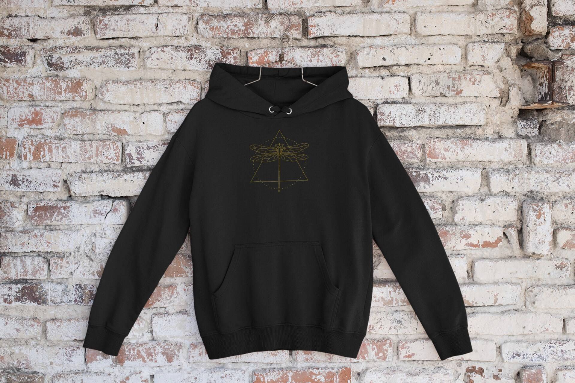 Dragon-Fly Triangle Holy Symbol Hoodie/Unisex Heavy Blend Hooded Sweatshirt Spiritual Symbool Witchy Pullover Dragon-Fly Triangle Holy Symbol Hoodie/Unisex Heavy Blend Hooded Sweatshirt Spiritual Symbool Witchy Pullover von PixelBrandDesigns