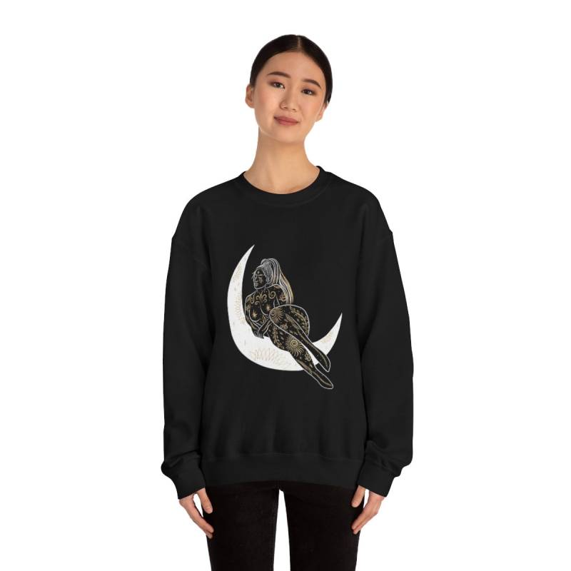 Spiritual Woman On Moon Sweater Unisex Heavy Blend Crewneck Sweatshirt von PixelBrandDesigns