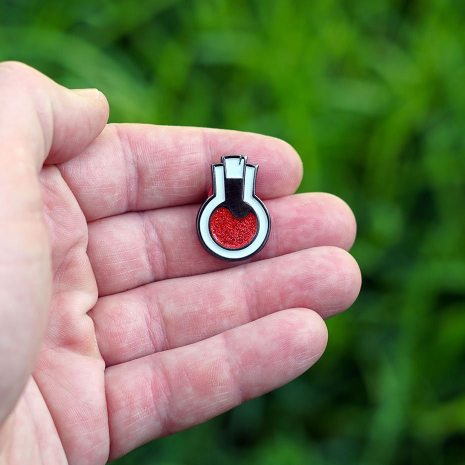 Pixel Elixier Glühen in Der Dunklen Trank Flasche Logo Emaille Pin von PixelElixirShop