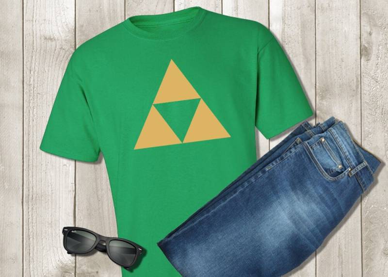 Legend Of Zelda Shirt - Grün Und Gold Triforce Tshirt Hylian Crest Unisex Kinder Erwachsene Baby Outfit von PixelPerfectCS