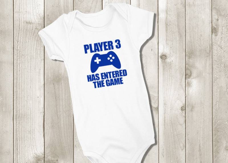 Player 3 Has Entered The Game Bodysuit - Gamer Baby Outfit Schwangerschaftsankündigung Boy Shower Geschenk Going Home Personalisiert Player 3 Has Entered The Game Bodysuit - Gamer Baby Outfit Schwangerschaftsankündigung Boy Shower Geschenk Going Home Personalisiert von PixelPerfectCS