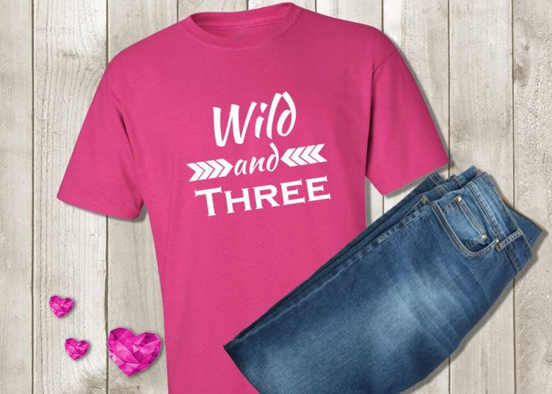 Wild Und Drei Geburtstag Shirt - Mädchen Dritter & 3 Outfit Pink Weiß Jahre Alt von PixelPerfectCS
