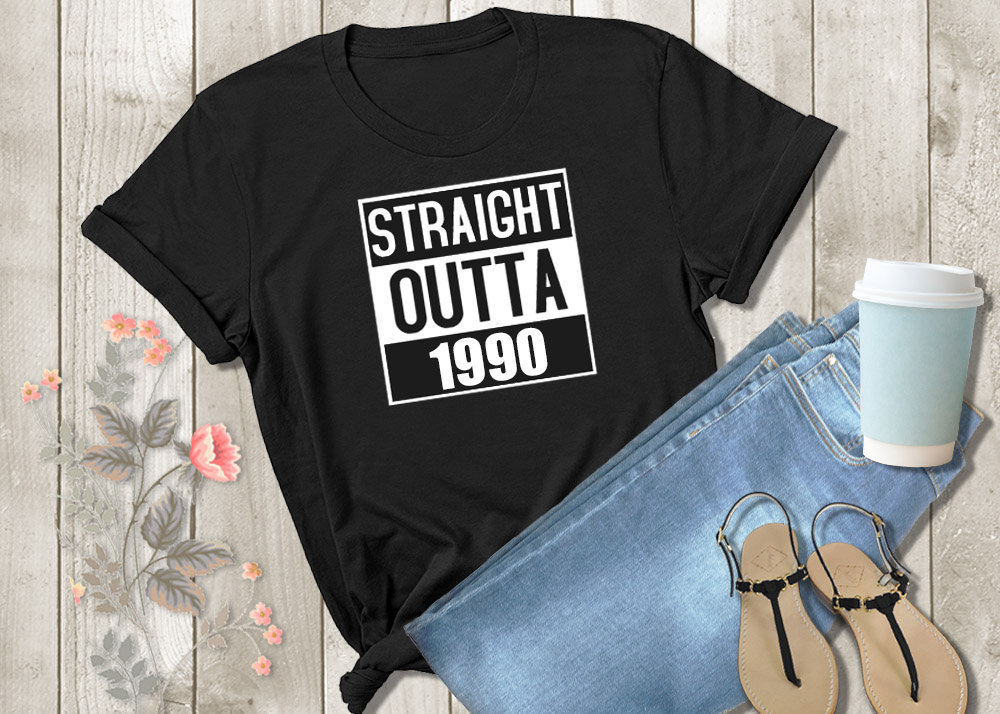 straight Outta 1990 Tshirt - Geburtstagsjahr Shirt Damen Oder Unisex Fit Lustiges Fitnessstudio Workout T-Shirt Herren Teen Erwachsenen Geburtstag von PixelPerfectCS