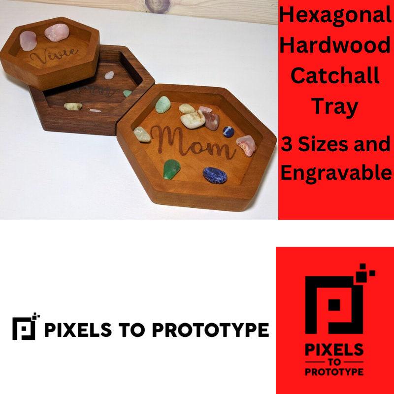 Sechseckiges Tablett Aus Hartholz - 3 Größen Und Gravierbar Pixel Zum Prototyp Asche Walnuss Kirsche Kundengerechtes Geschenk Sechseckiges Tablett Aus Hartholz - 3 Größen Und Gravierbar Pixel Zum Prototyp Asche Walnuss Kirsche Kundengerechtes Geschenk von PixelsToPrototype