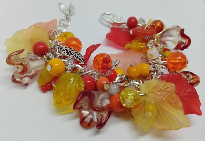 Feuerblatt Bettelarmband von PixieEmCrafts