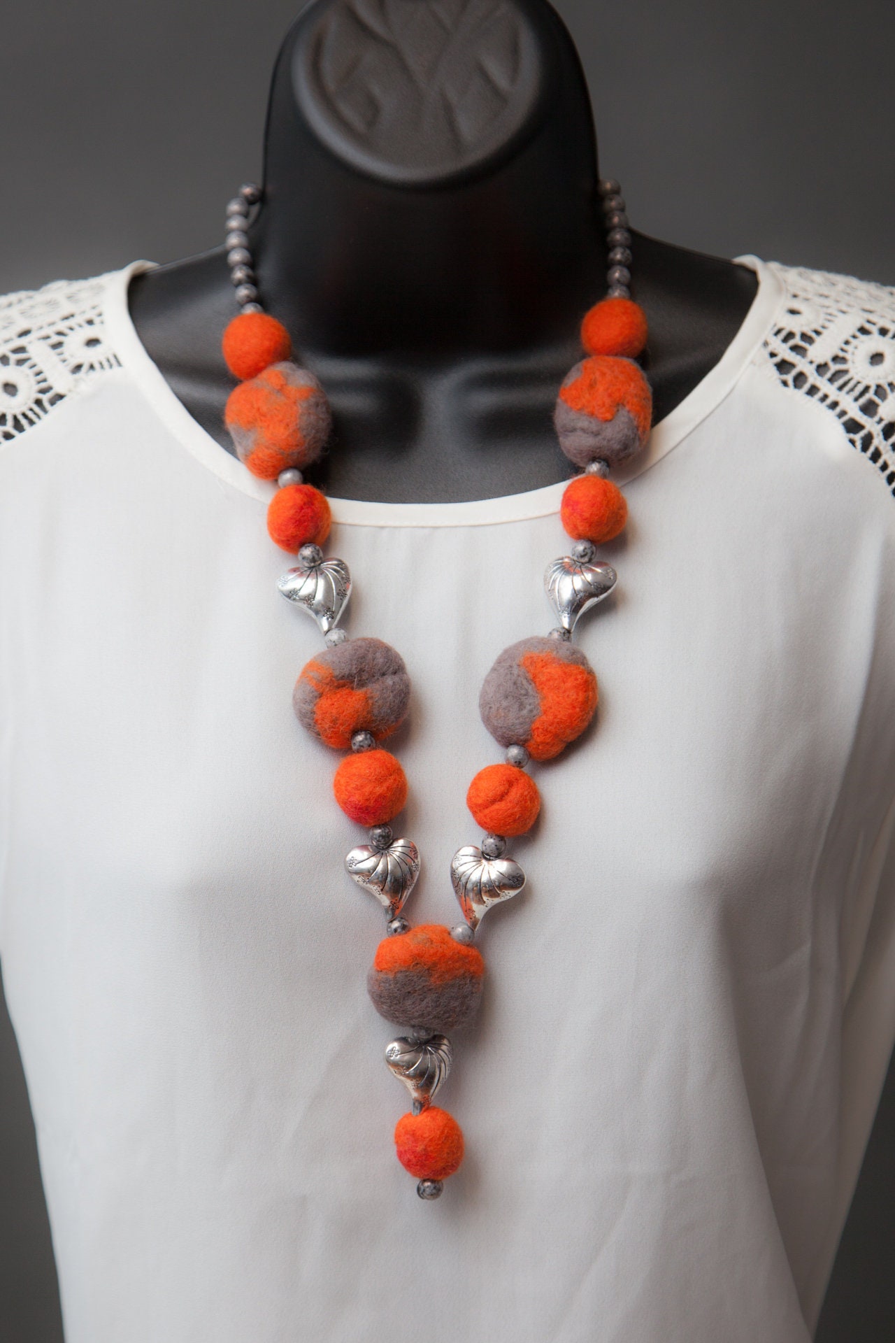 Gefilzte Halskette "Love, Oktober" - Orange, Herzform, Handgefilzte Perlen." Gefilzte Halskette "Love, Oktober" - Orange, Herzform, Handgefilzte Perlen." von PixieFelts