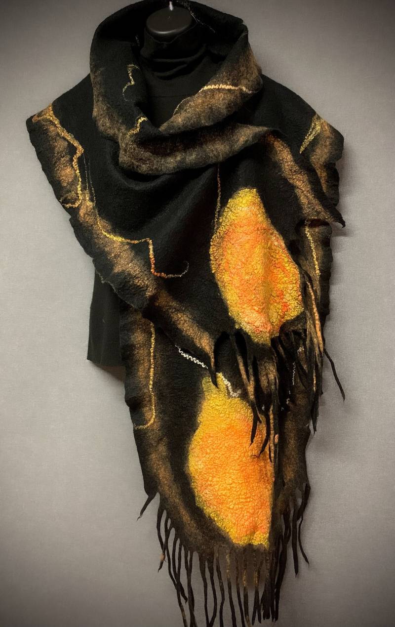 Schwarzer Filzschal " Schwarzer Filzschal " von PixieFelts