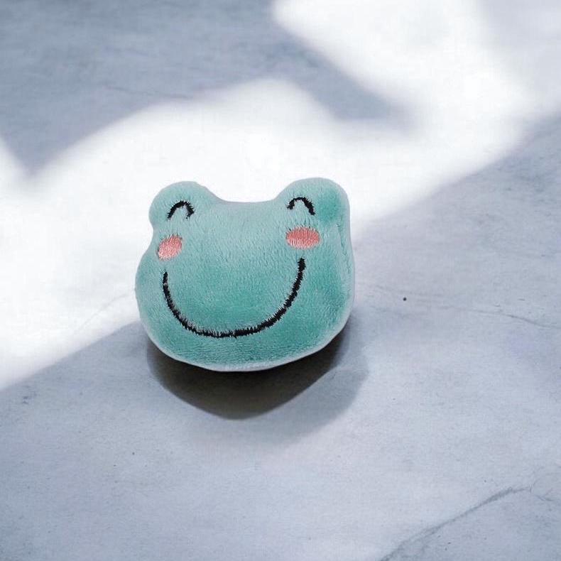 Cute Frog Plush Pin, Soft Furry Bag Adorable Gift For Kids Adults Handmade von PixiePopGifts