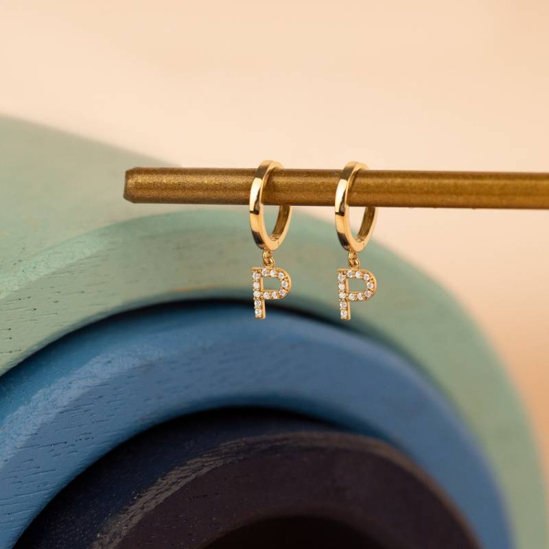 Gold Initial Creolen Sterling Silber Zirkonia, Personalisierter Schmuck von PizumiLondon