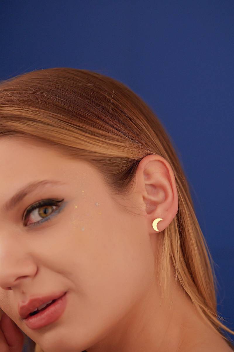 Kleine Mond Ohrstecker, 925Er Silber, Zierliche, Kleine Ohrringe von PizumiLondon