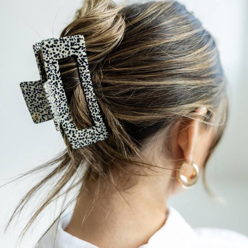 Nachhaltige Haarklammer "The Minimalist' in Schwarz Weiss, Aus Cellulose Acetat, Große Haarspange, Xxl Haarklammer, Hair Claw, Claw Clip von PizzicatoAccessories