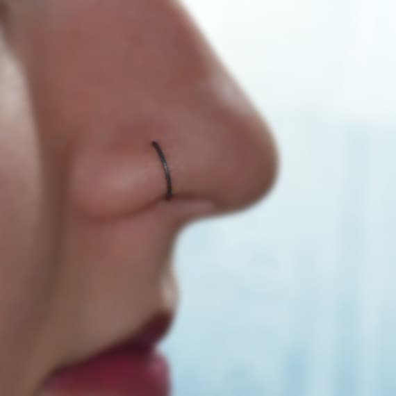 Silberner Schwarzer Nasenring-Reifen//Nasenring - Nasenpiercing 22 G Hahnenohrring Knorpel-Reifen Helix-Ohrring Tragus-Schmuck Conch-Ohrring von PjCreationsStudio