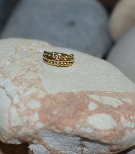 Tragus Earring // Gold Nasenring - Tragus Piercing Conch Knorpel Creolen Helix Hoop Ring 16G Rook von PjCreationsStudio