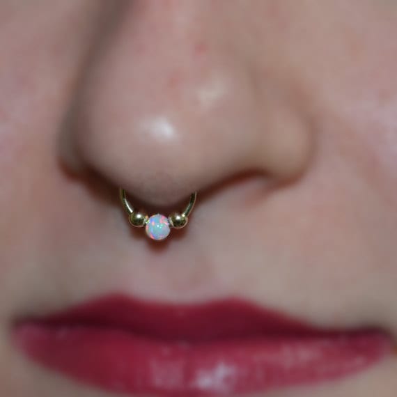 Weißer Opal Septum Ring/Gold Nasenring Hoop 18 Gauge - Forward Helix Ohrring Septum Daith Piercing Brustwarzenschmuck von PjCreationsStudio