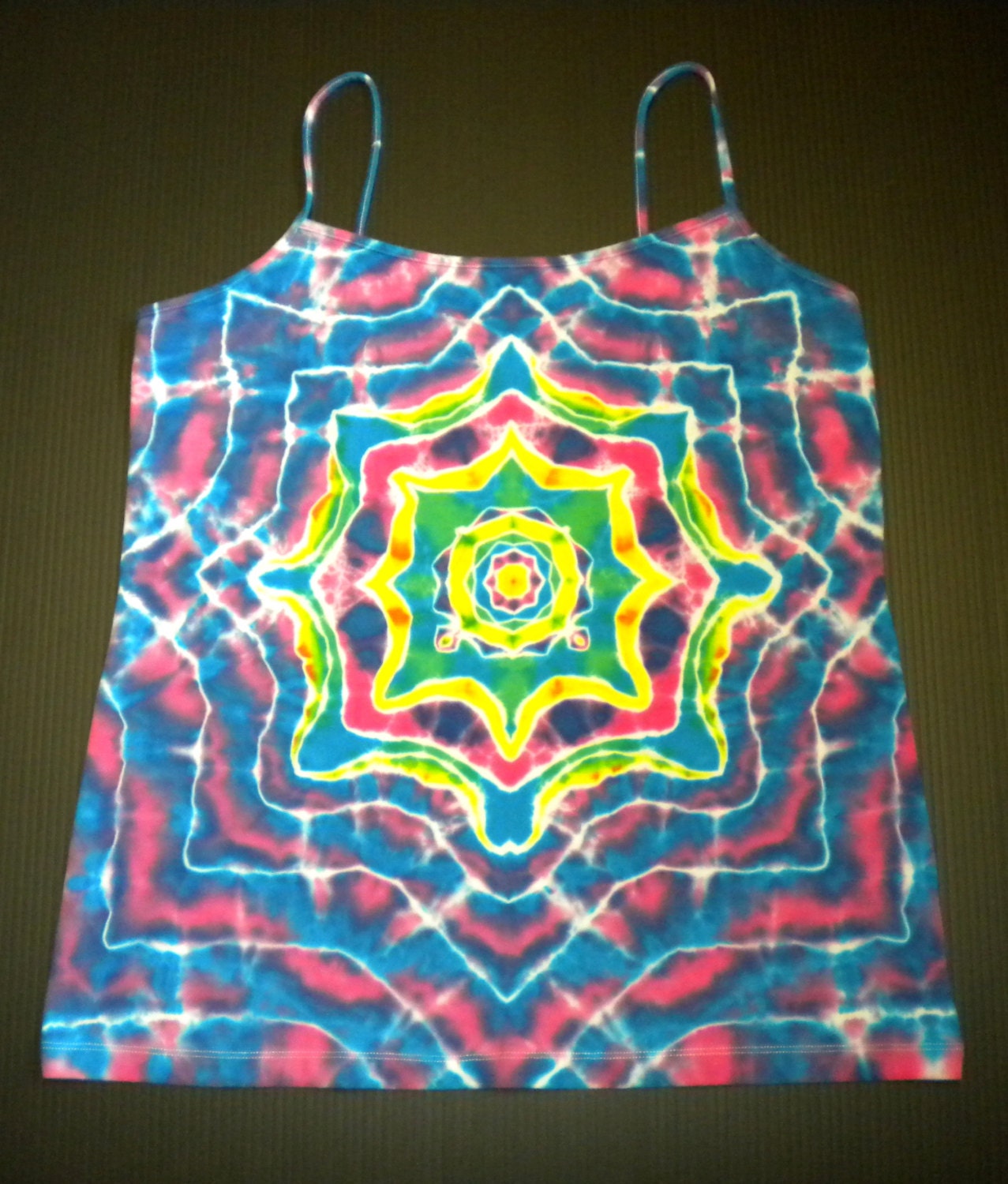 Damen Tie Dye Tank Top Shirt, Mandala Star Burst, Größe X-Large, Xl Damen Tie Dye Tank Top Shirt, Mandala Star Burst, Größe X-Large, Xl von PlanetBeadlejewlz