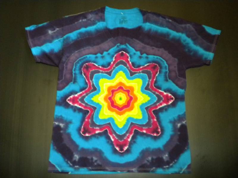 Tie Dye Shirt, Mandala Star Burst, Größe Groß, Tiedye, Rainbow V-Neck Dye, Mandala, L Tiedye Tie Dye Shirt, Mandala Star Burst, Größe Groß, Tiedye, Rainbow V-Neck Dye, Mandala, L Tiedye von PlanetBeadlejewlz