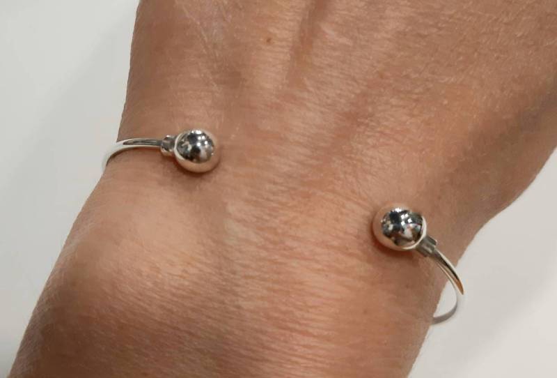 Armband Mit Zwei Kugeln, Sterling Silber, Manschette, Verstellbares Armband, Unisex, Handgelenk von PlanetEarthHandmade