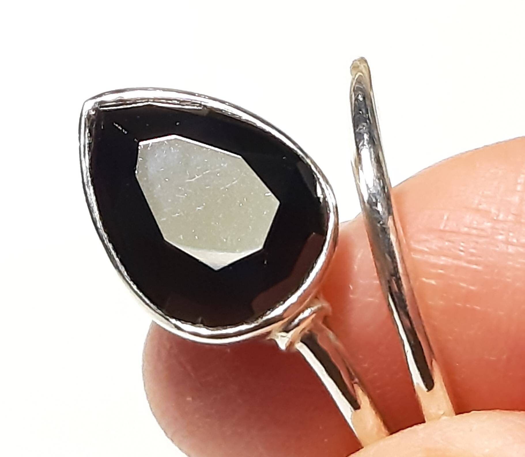 Onyx Ring Sterling Silber-Band Unisex Einstellbar Schwarzer Onyx-Band Offenes Band Swirl Edelstein Wickelring Um Gewickelt Onyx Ring Sterling Silber-Band Unisex Einstellbar Schwarzer Onyx-Band Offenes Band Swirl Edelstein Wickelring Um Gewickelt von PlanetEarthHandmade