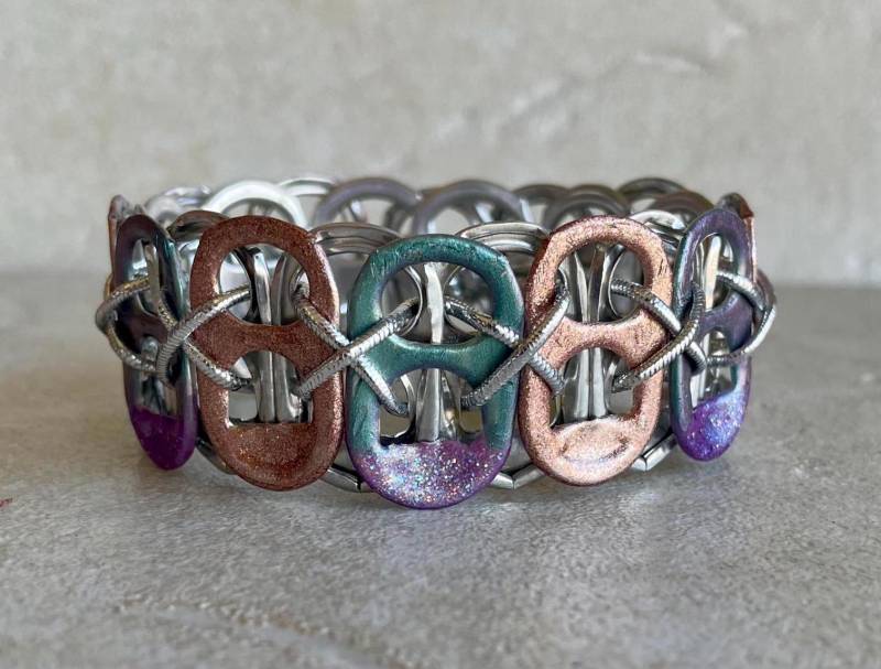 Pastel Shimmer Soda Pop Tab Armband - Elegant, Schimmernd, Upcycled, Edel Pastel Shimmer Soda Pop Tab Armband - Elegant, Schimmernd, Upcycled, Edel von PlanetPolly