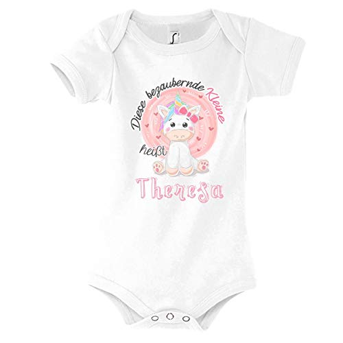 Theresa | Weißer Baby Body Kurzarm für Mädchen | Sammlung: Diese Bezaubernde Kleine heißt - Individueller Name | Süß und charmant Design des Einhorns für Neugeborene, kleine Prinzessin (6-12) von Planetee
