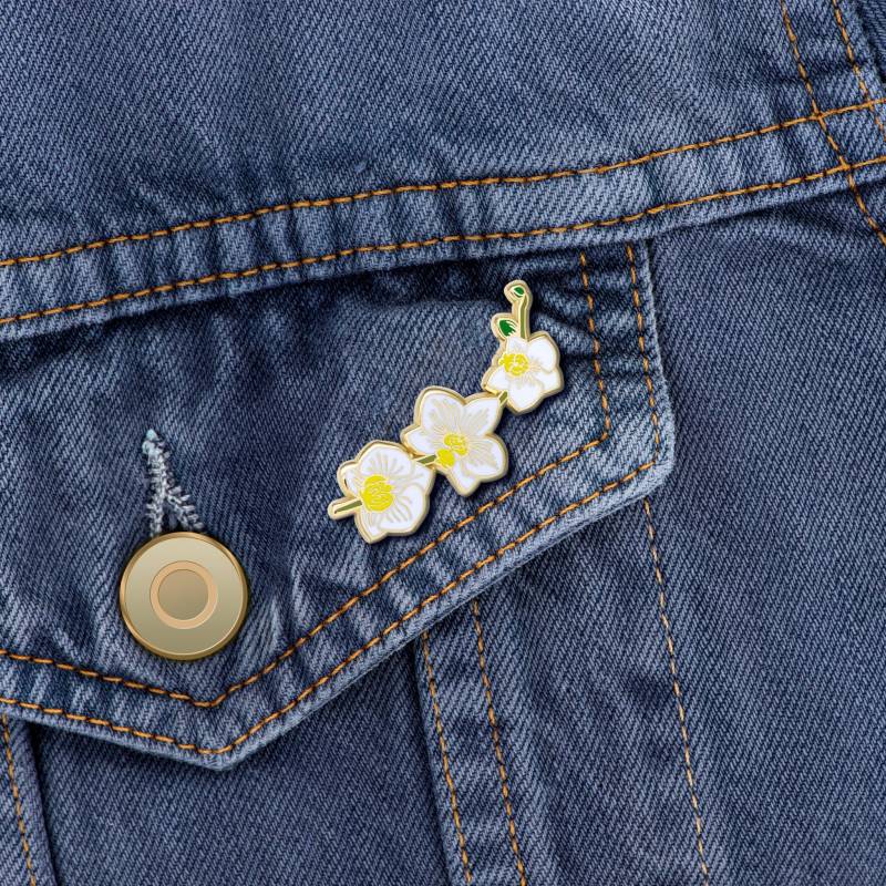 Blumen Emaille Pin Weiße Orchidee Pin, Blumen-Liebhaber-Geschenk, Floral Abzeichen Blumen Emaille Pin Weiße Orchidee Pin, Blumen-Liebhaber-Geschenk, Floral Abzeichen von PlantScouts