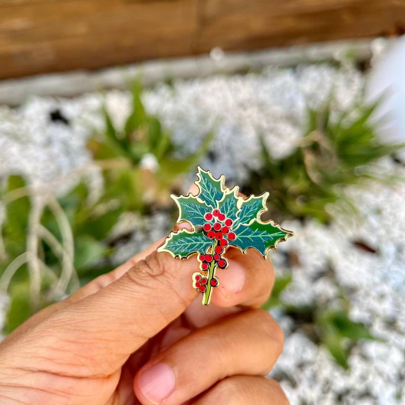 Holly Blumen Anstecknadel | Dezember Geburtsmonat Blume, Weihnachtsblume Anstecknadel, Geschenk Für Ihre Blumenbrosche von PlantScouts