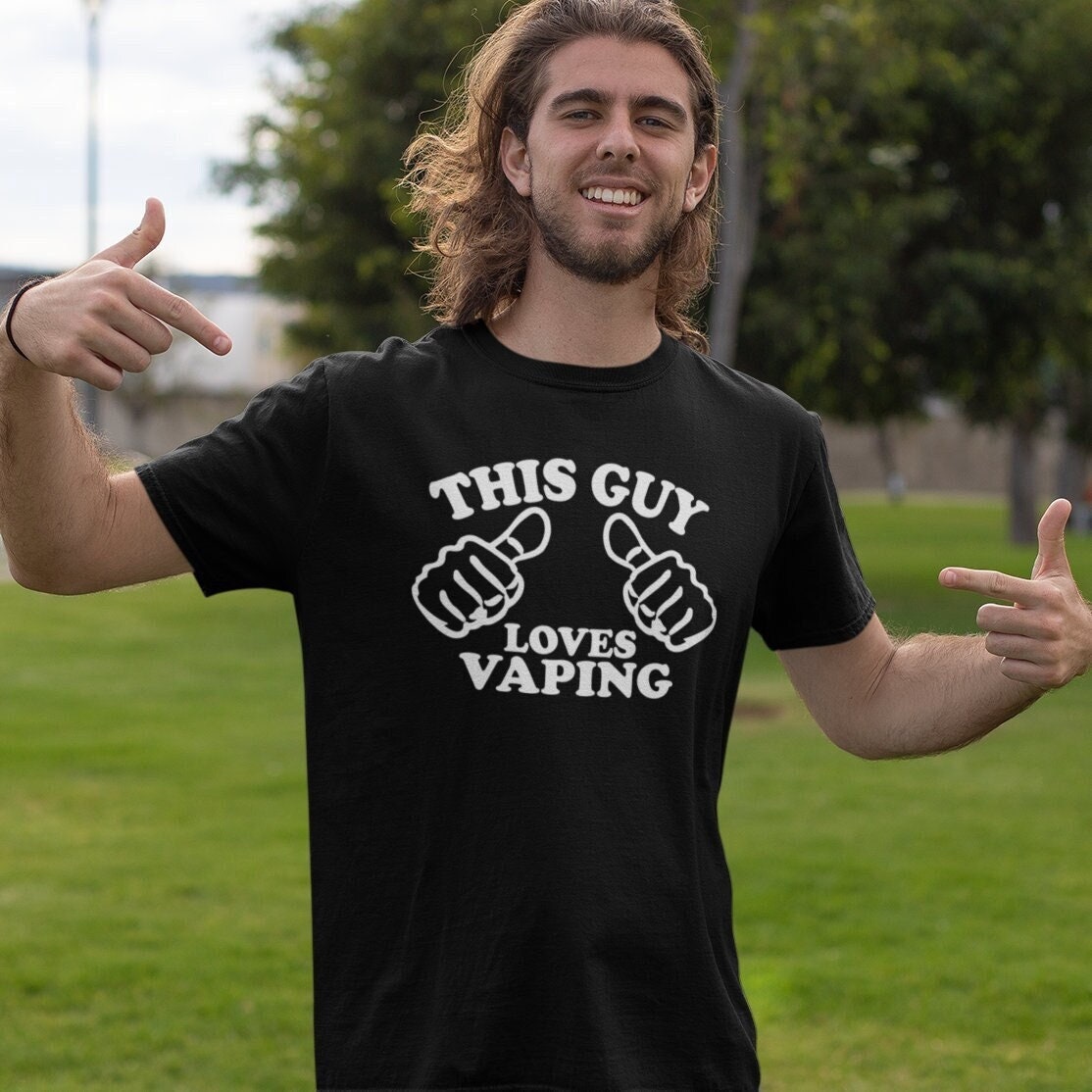 Dieser Typ Liebt Dampfen T-Shirt Dieser Typ Liebt Dampfen T-Shirt von PlasticRevolution