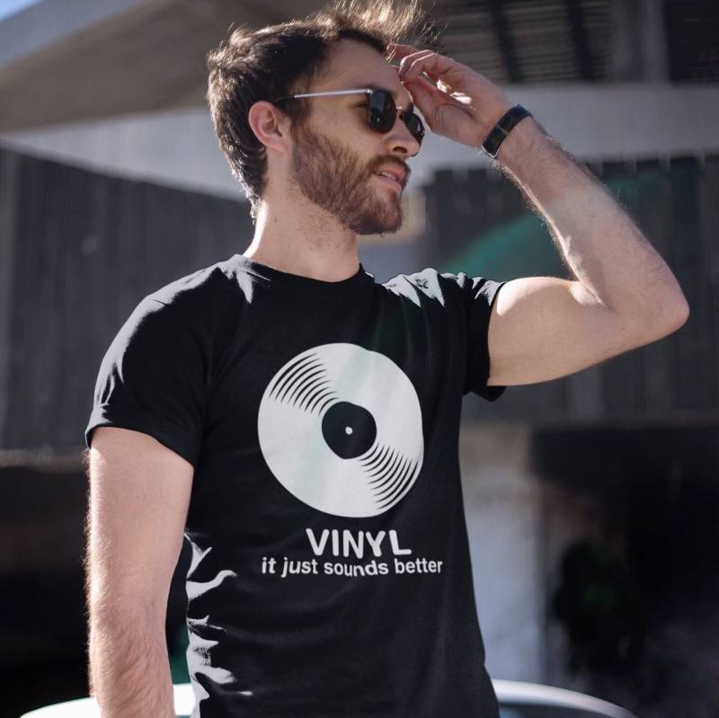 Vinyl - Es Just Sounds Better T-Shirt Vinyl - Es Just Sounds Better T-Shirt von PlasticRevolution