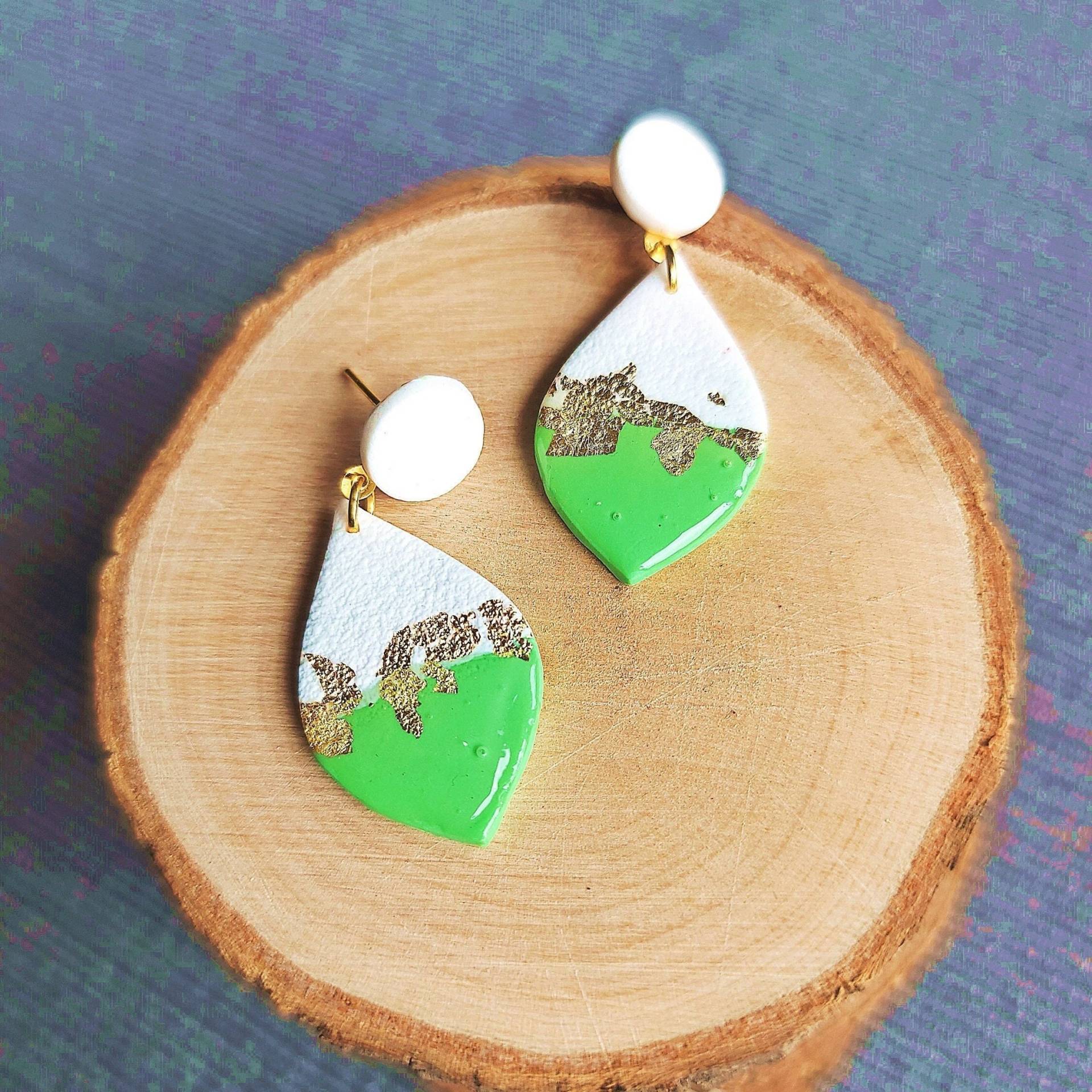 Ohrringe | Ohrstecker Tropfen Weiß Grün Polymer Clay Ohrringe | Ohrstecker Tropfen Weiß Grün Polymer Clay von PlattfischDesign