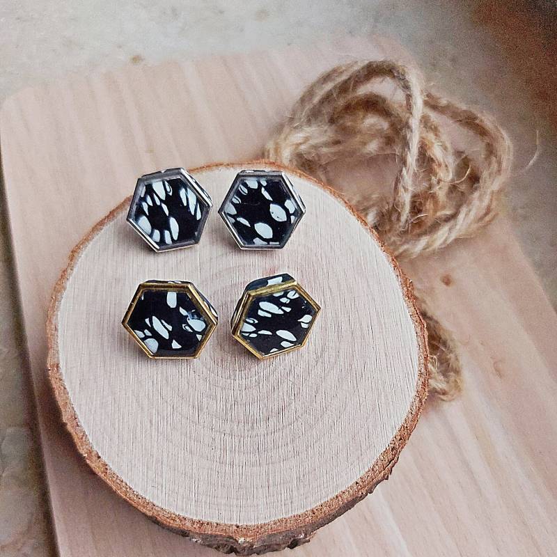 Ohrstecker | Polymer Clay Knochen Schwarz-Weiß Rahmen Gold Oder Silber von PlattfischDesign