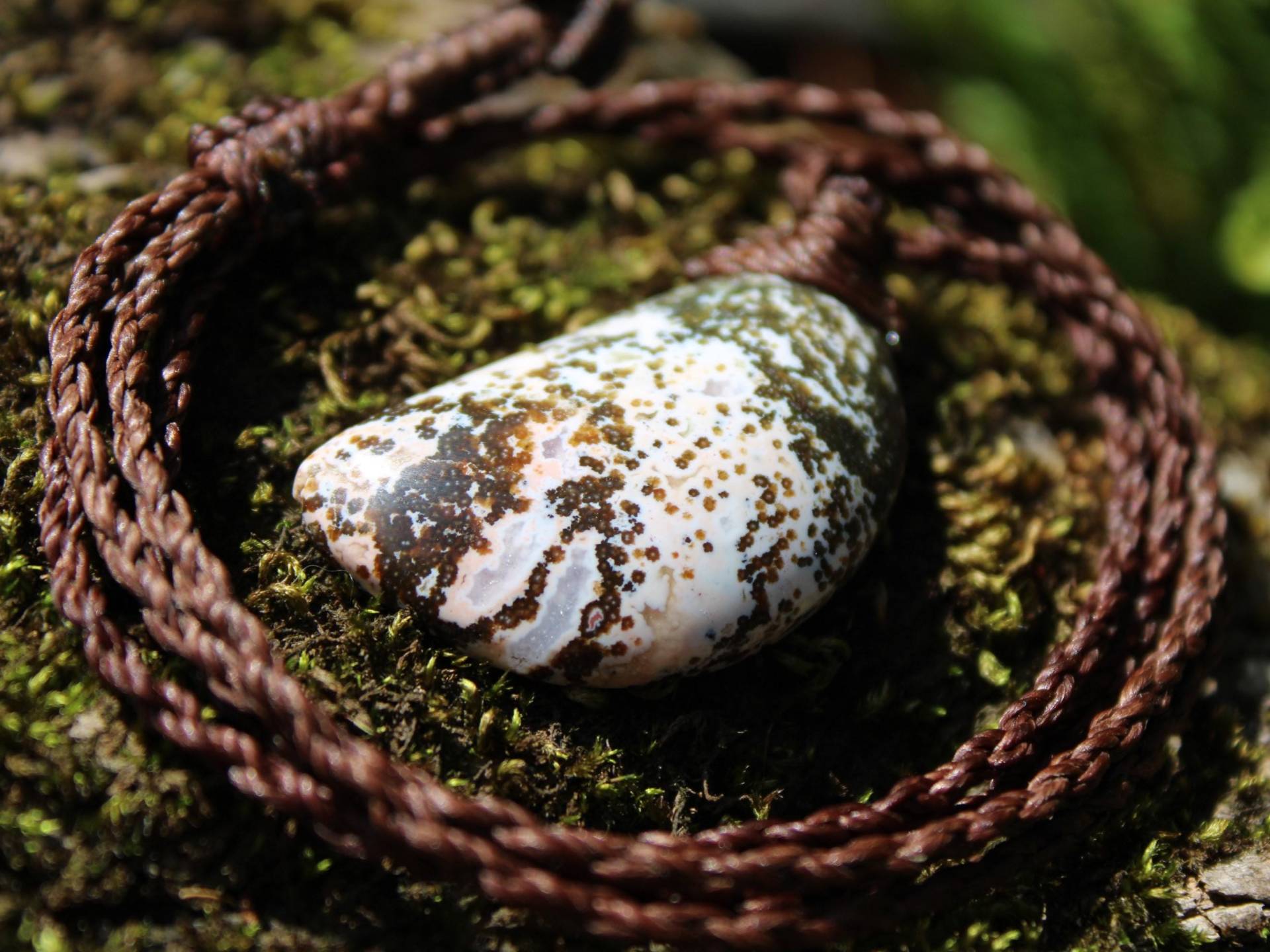 Ozean Jasper Korallen Anhänger Kristall Halskette, Edelstein Schmuck, Makramee Schnur, Beachy Strand Sommer Halskette Schmuck von PlatypusDreaming